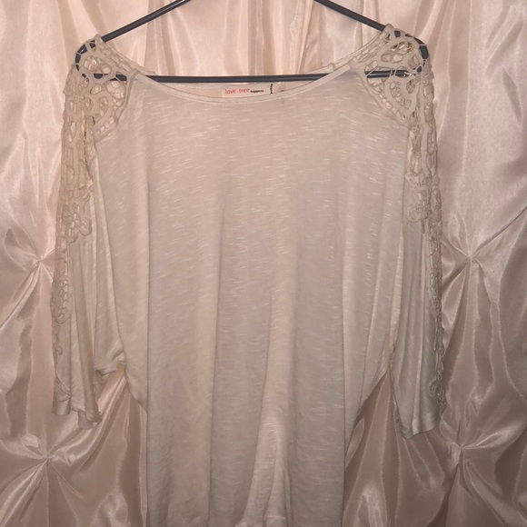 White top - Picture 1 of 2